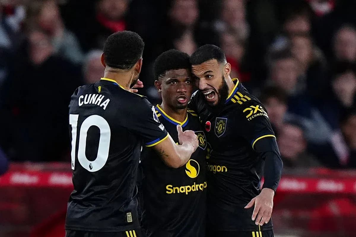 Manchester United players celebrating a goal