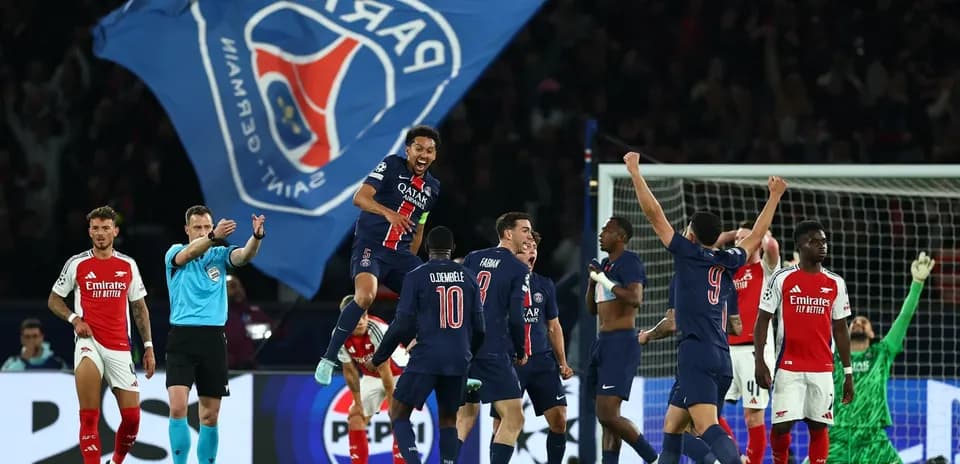 Paris Saint Germain players celebrating during match