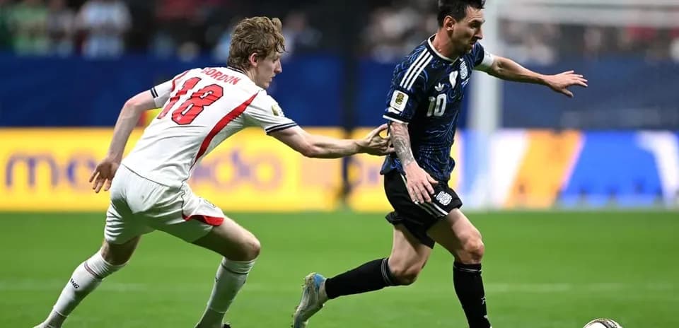 Player evading tackle while dribbling the ball
