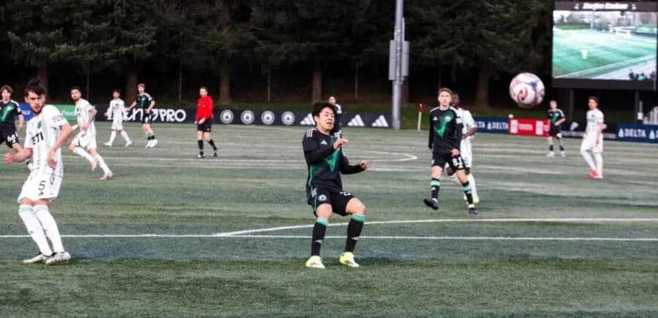 Player receiving ball during Austin II match