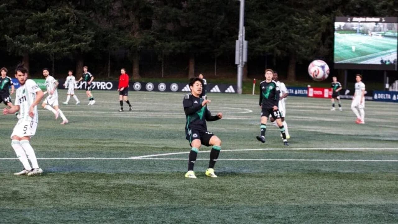 Player receiving ball during Austin II match