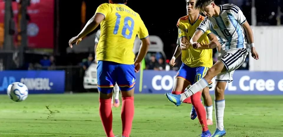 Argentinian player shooting while defended by opponents