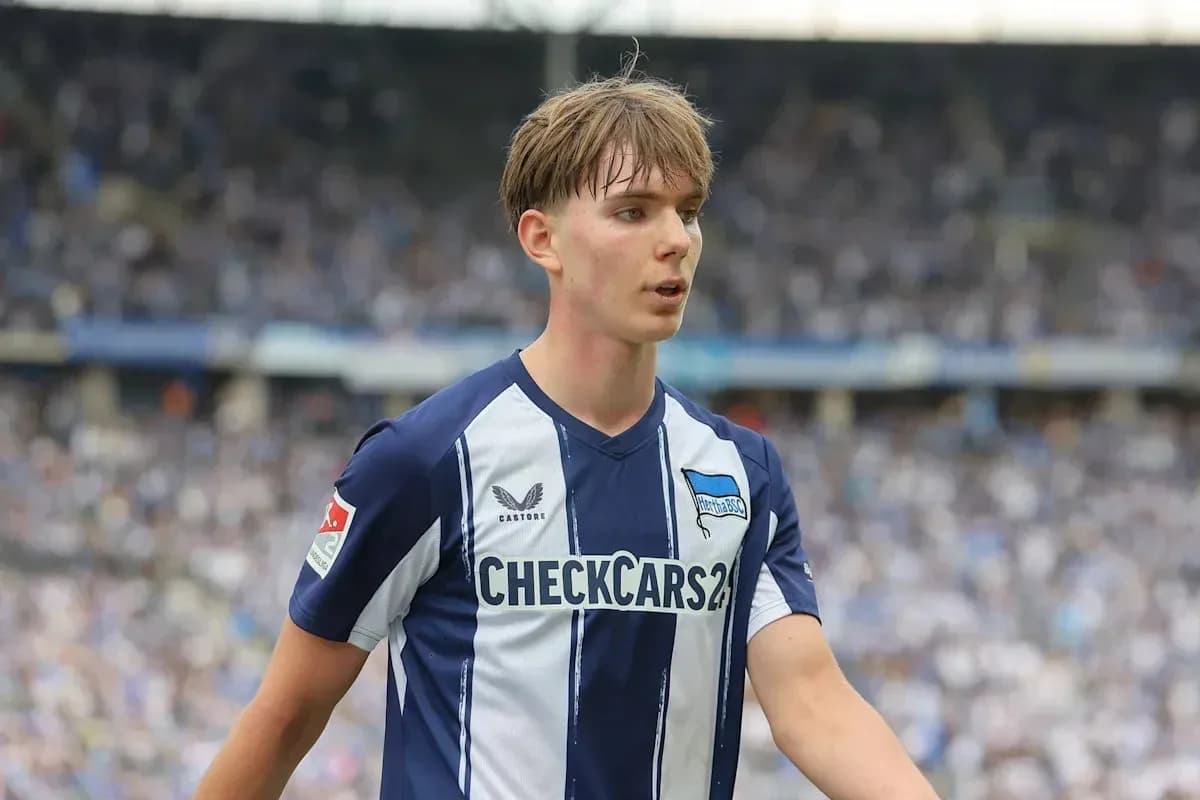 Player wearing Hertha BSC jersey on the field