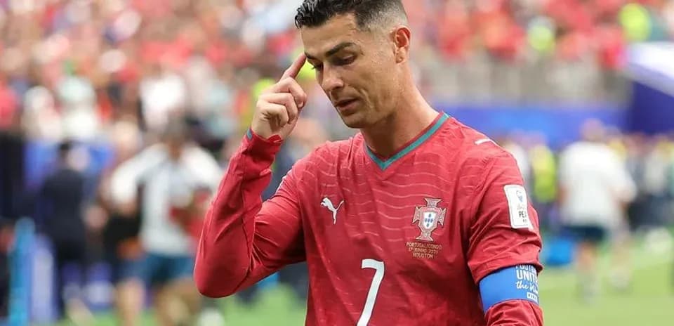 Cristiano Ronaldo during match with Portugal jersey