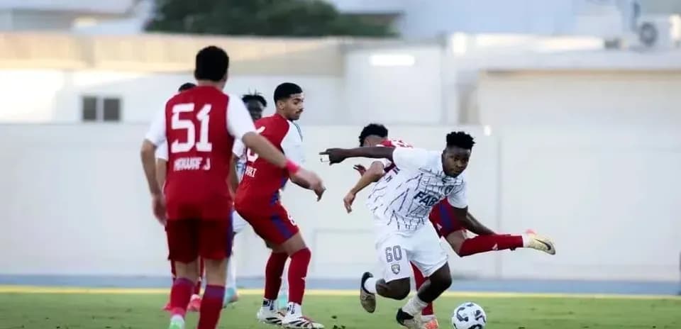 Dibba Al Fujairah U23 player dribbling against Al Ain U23