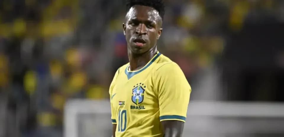 Brazilian player in yellow jersey during match