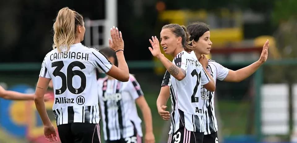 Juventus women's players celebrating during match