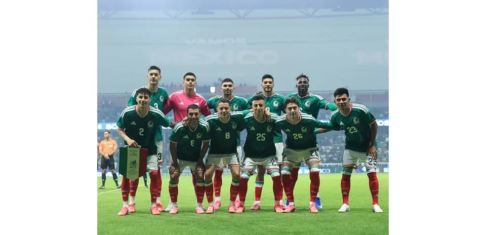 Mexico national football team lineup on field