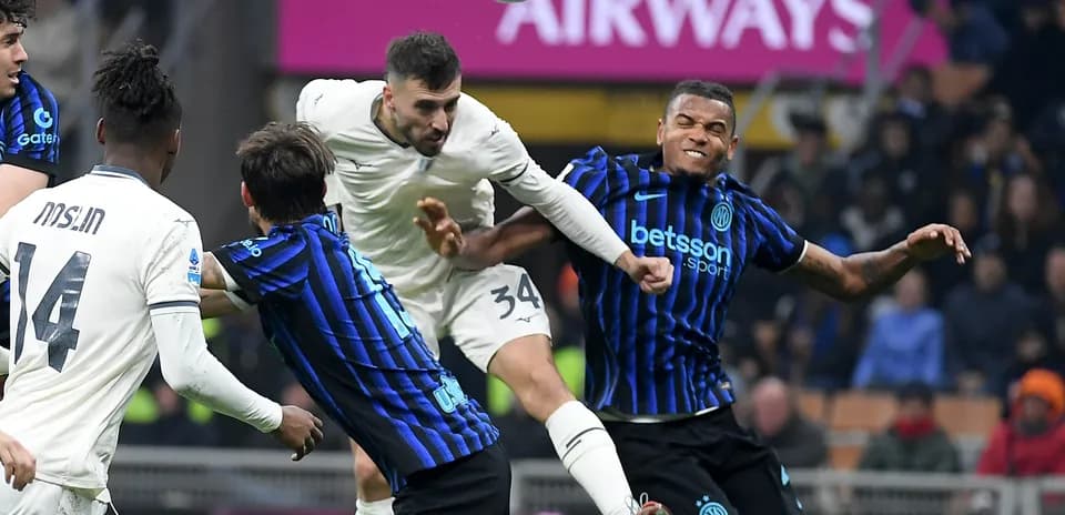 Players contesting a header during Lazio vs Inter