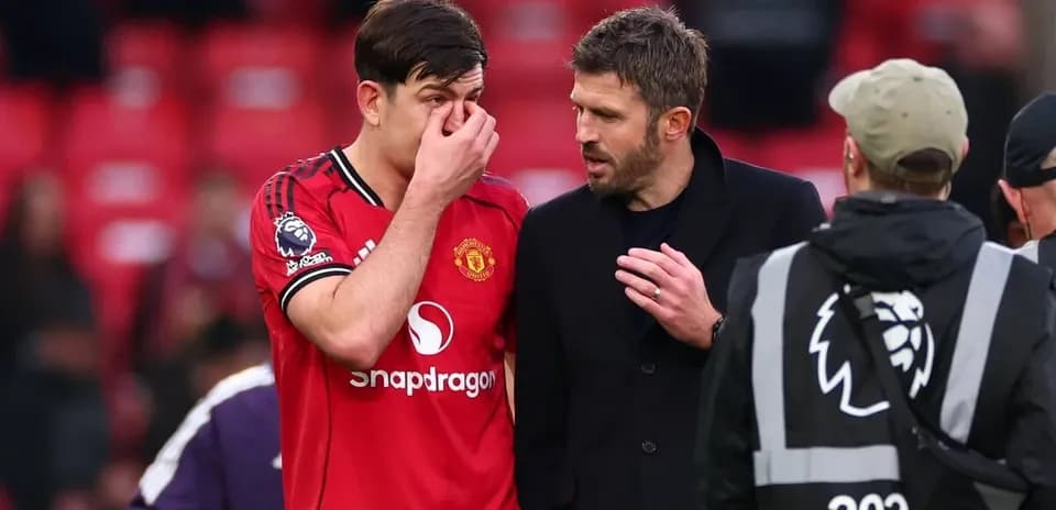Player discussing with coach after the match