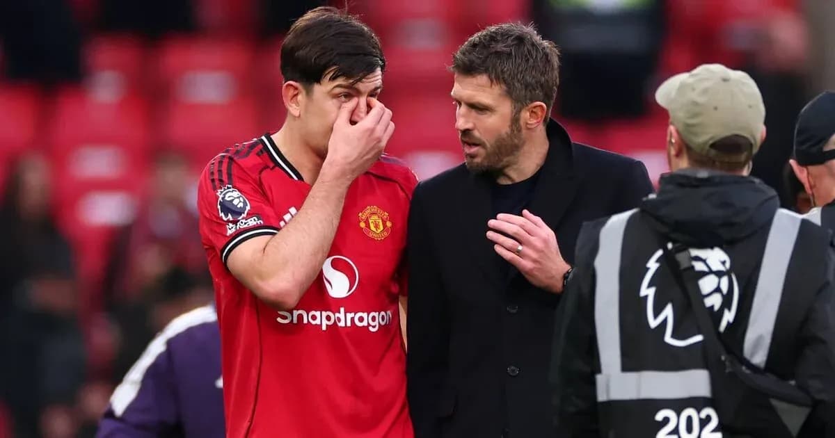 Player discussing with coach after the match