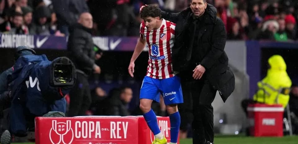 Player being substituted during Copa del Rey match