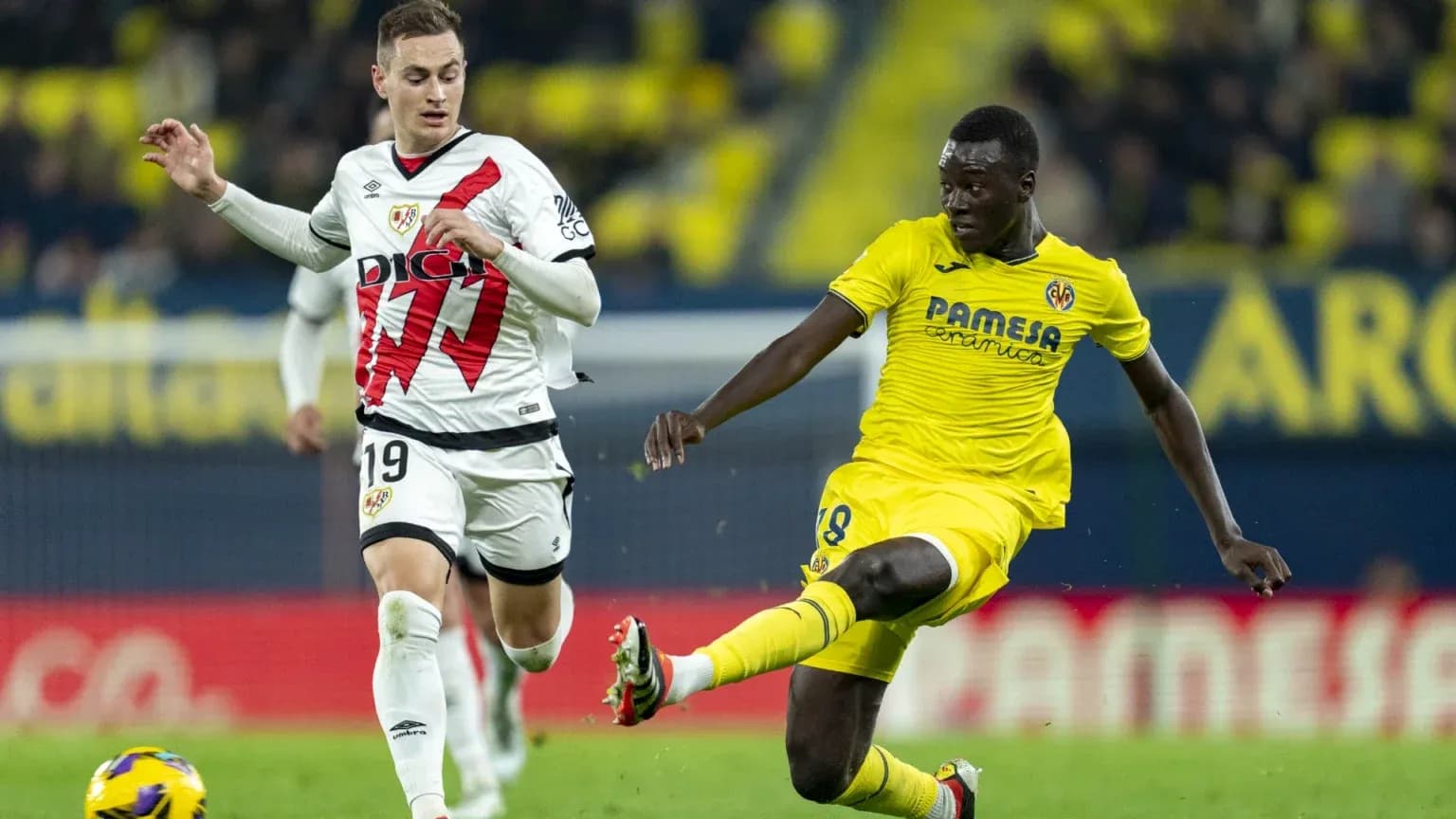 Rayo Vallecano player challenges Villarreal opponent