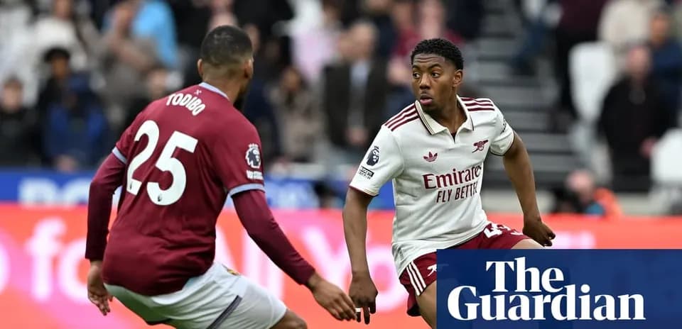 Arsenal player dribbling past opponent during match