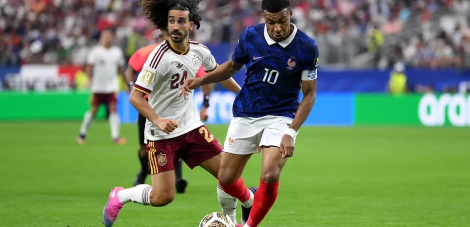 Mbappé dribbling against Spanish defender during match