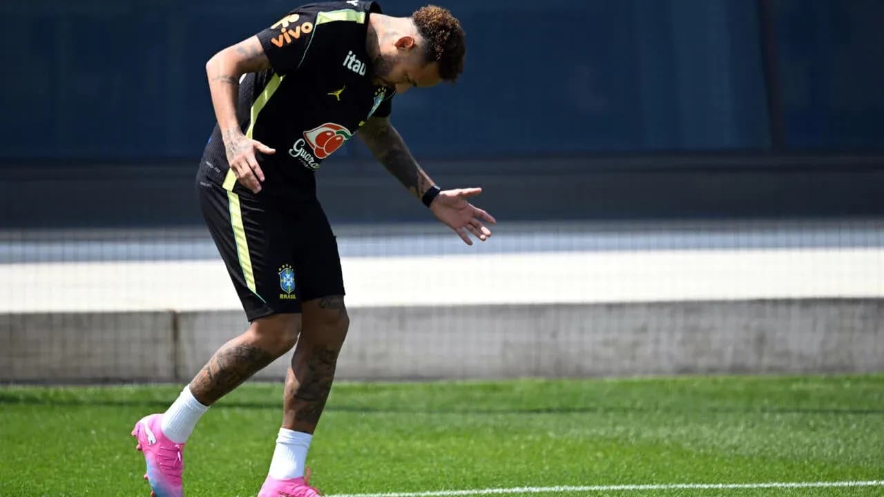 Neymar training on the pitch with Brazil team