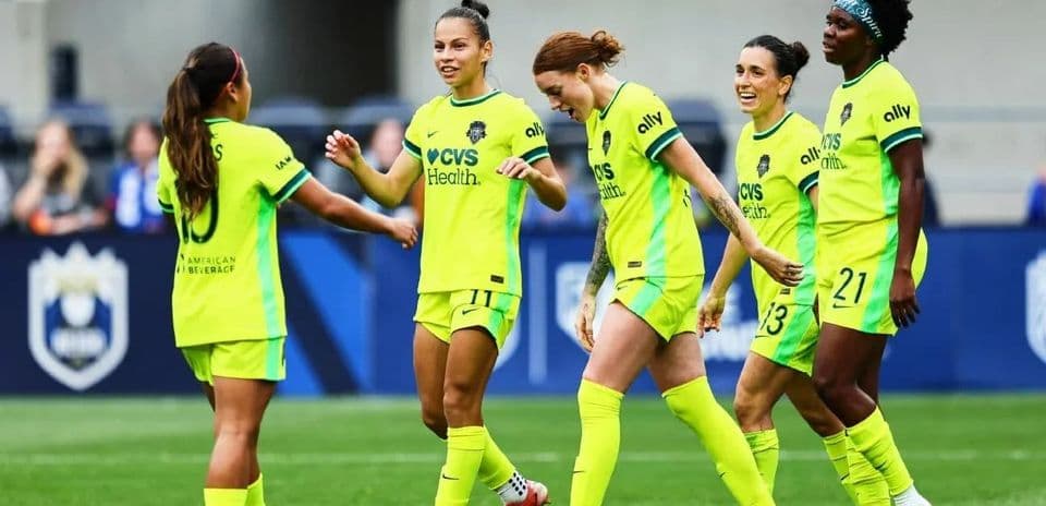 North Carolina Courage players celebrating a goal