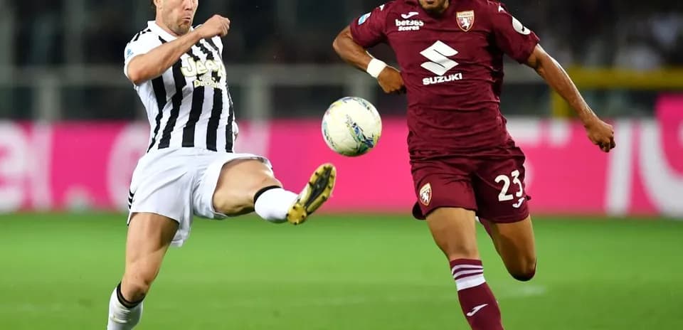 Torino and Juventus players contesting for the ball