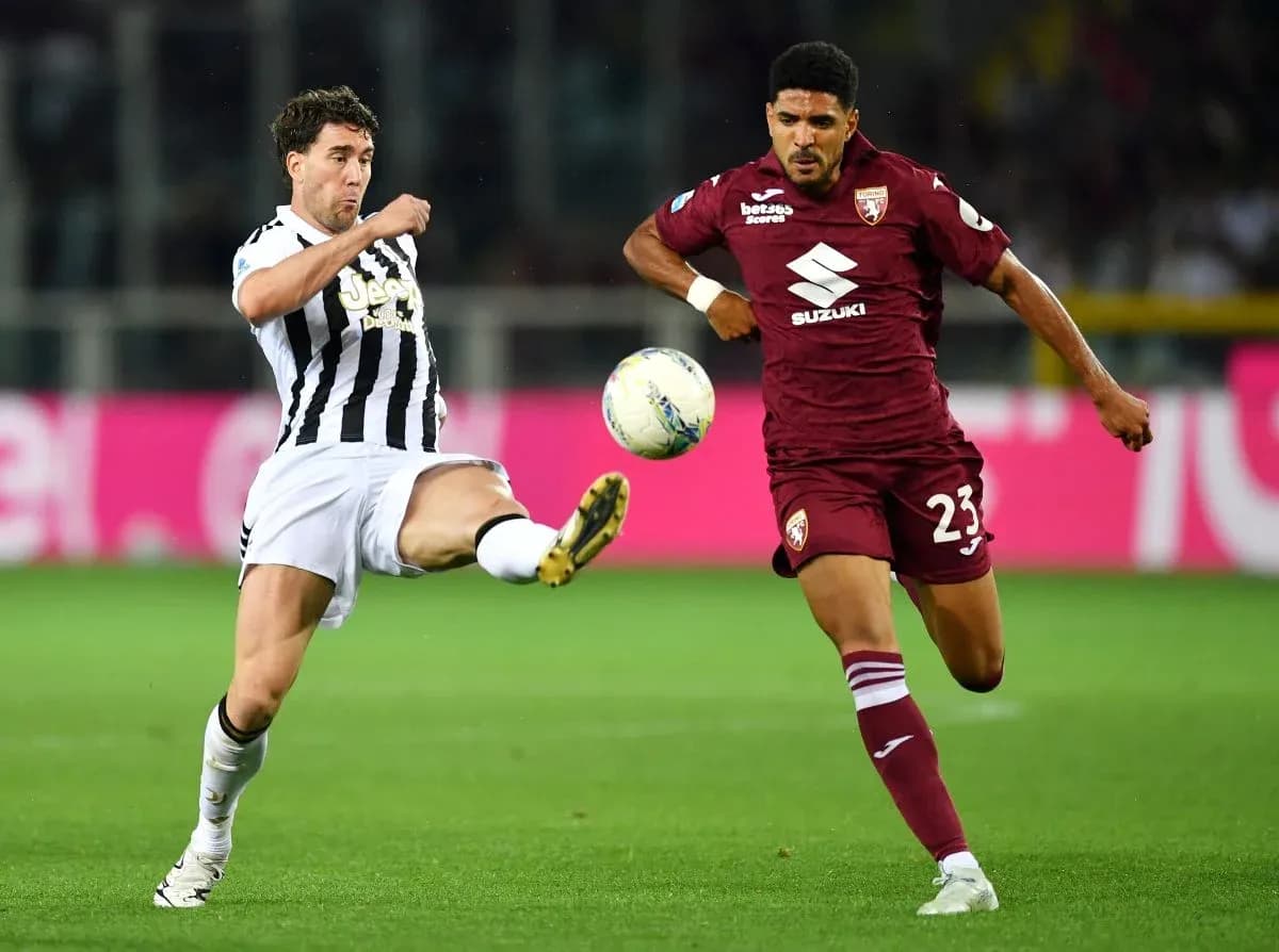 Torino and Juventus players contesting for the ball