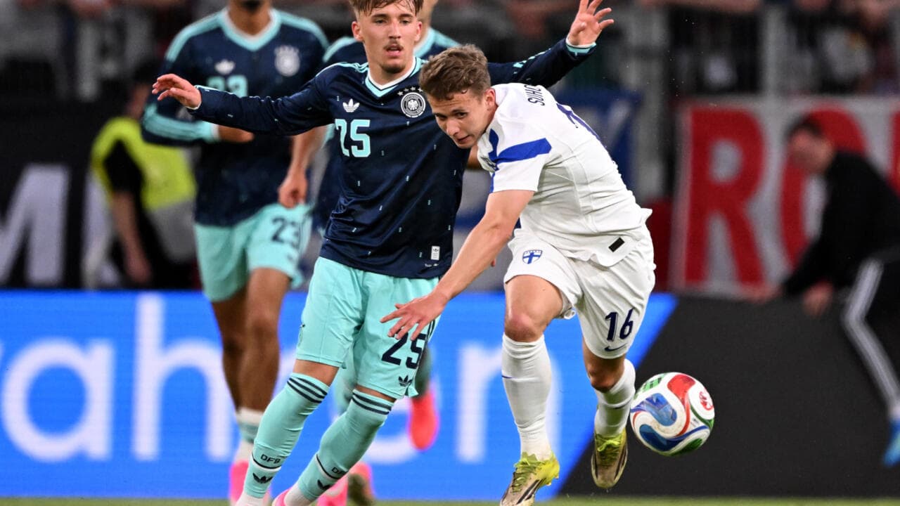 Player from Finland being challenged by German opponent