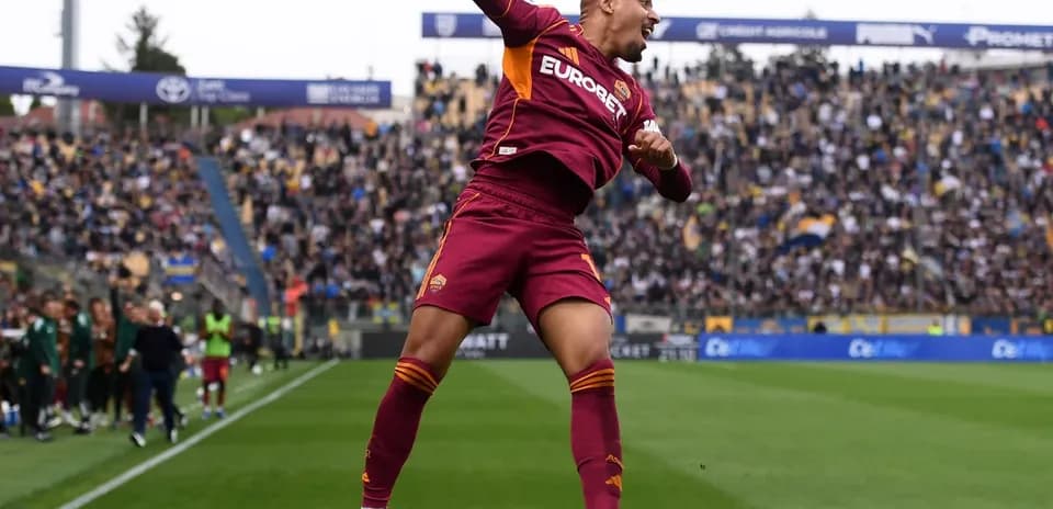 Player celebrating after scoring for AS Roma