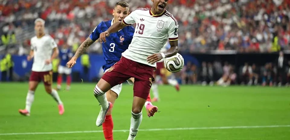 Player from Spain evading tackle during match