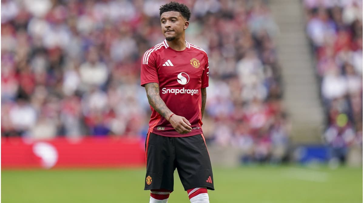 Player in Manchester United jersey on the pitch