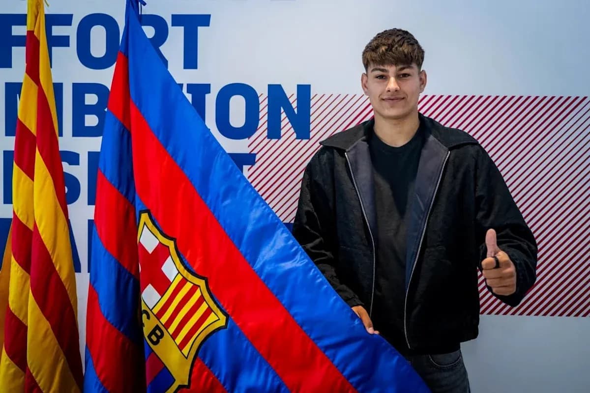 Player holding FC Barcelona flag at announcement event