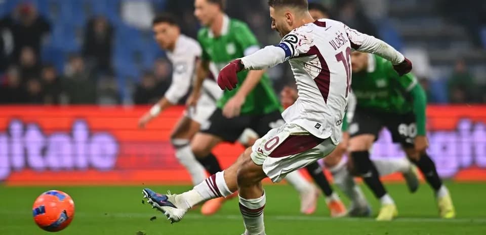 Player taking a penalty during Torino match