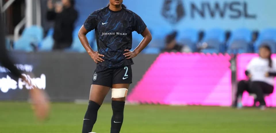 Player preparing for a free kick in NWSL match