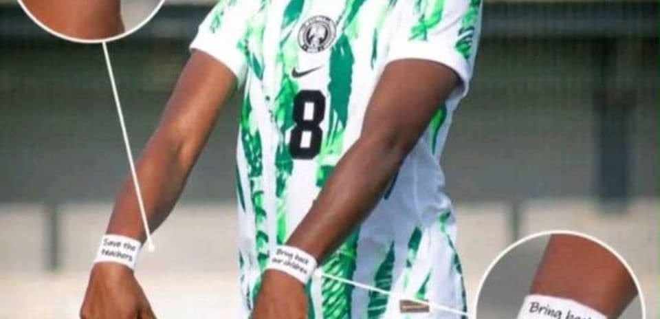Player displaying wristbands with messages during match