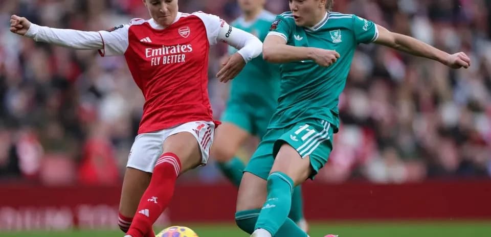 Players contesting for the ball during match