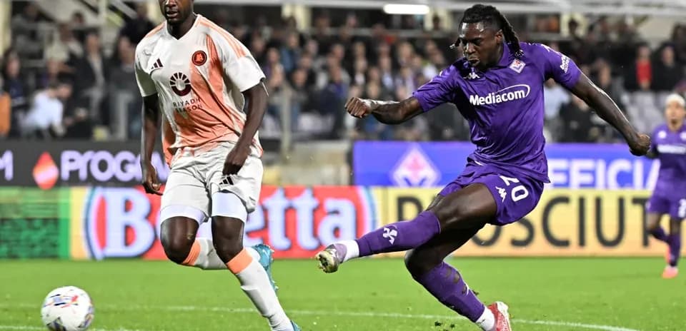 Fiorentina player shooting on goal during match