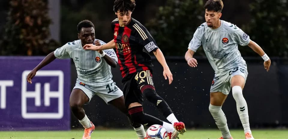 Atlanta United II player dribbling past opponents