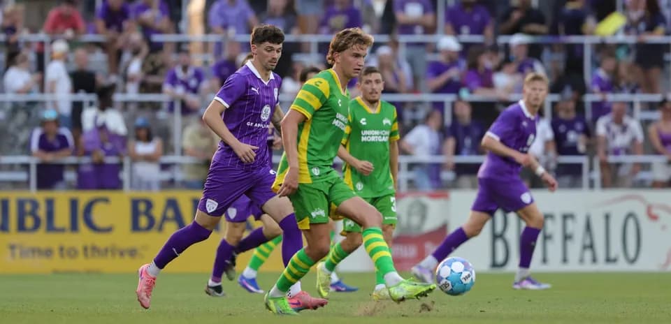Players from Brooklyn and Tampa Bay Rowdies competing