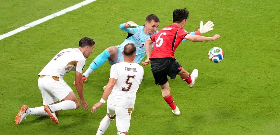 South Korean player attempts to score against Czech goalkeeper