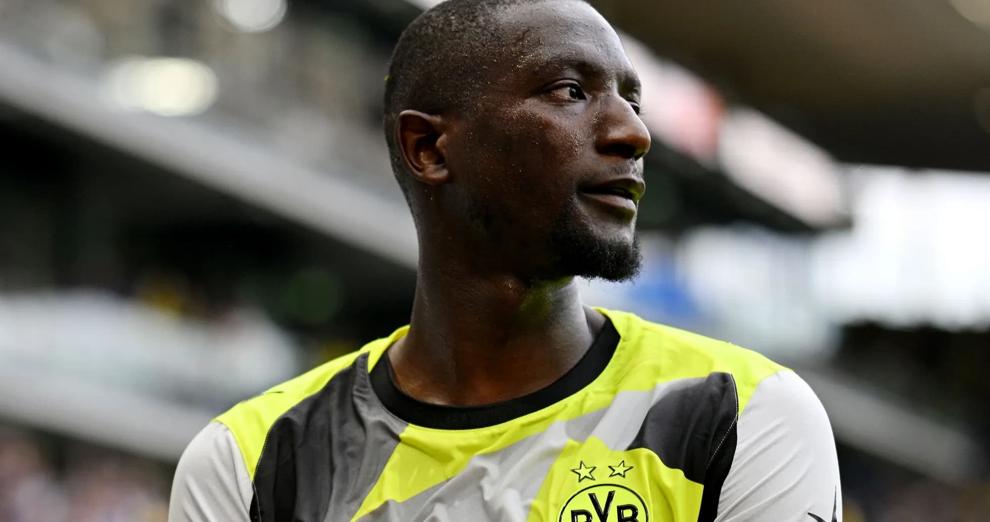 Player in Borussia Dortmund jersey on field