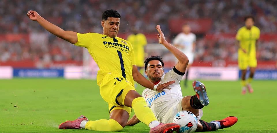 Players challenging for the ball during match