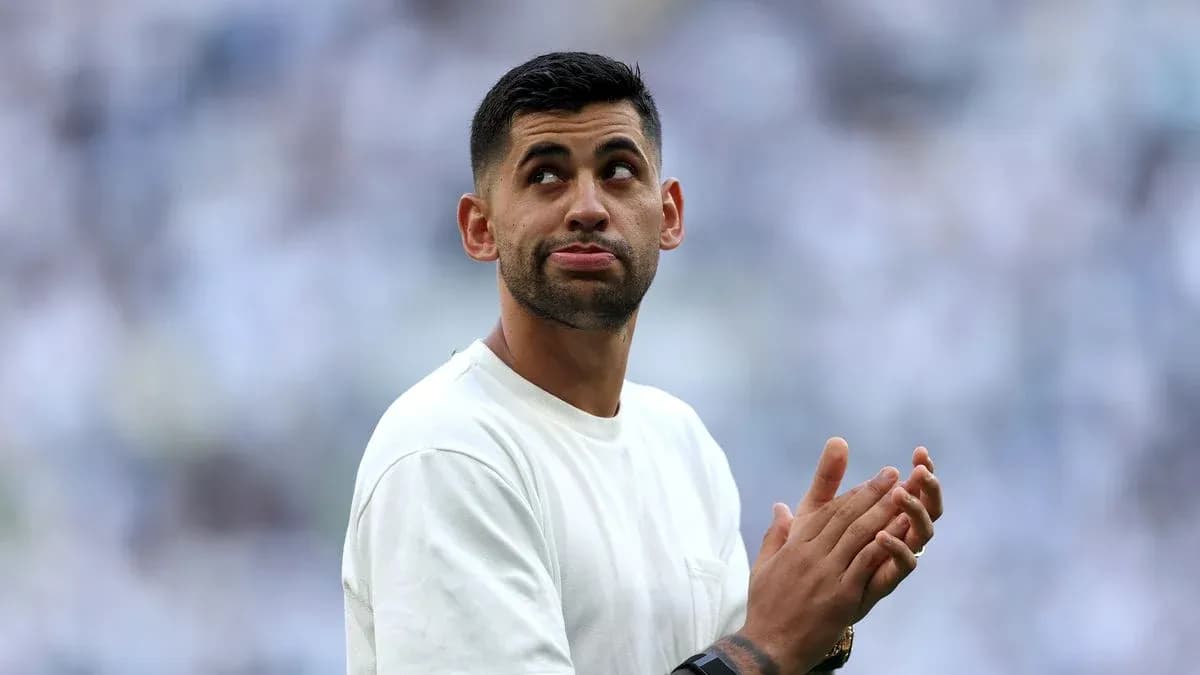 Player clapping during warm-up before the match