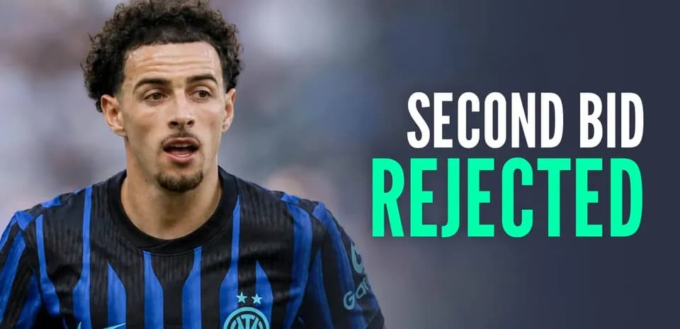 Player in Inter Milan jersey during match action