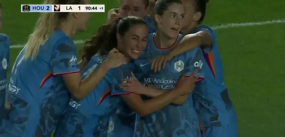 Houston Dash players celebrating a goal