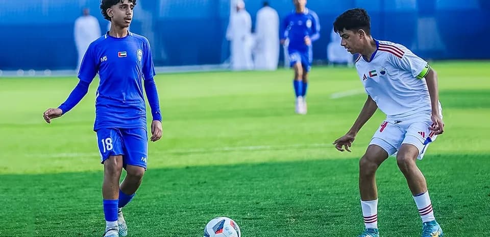 Al Nasr U23 player dribbling against Shabab Al-Ahli U23
