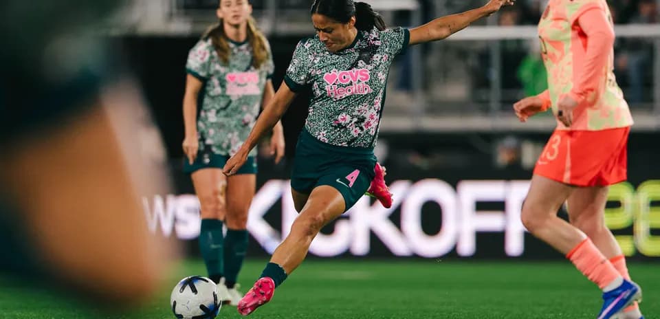 Seattle Reign FC player taking a free kick