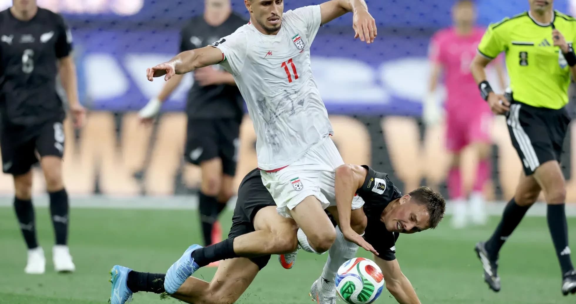 Iran player challenges New Zealand player during match