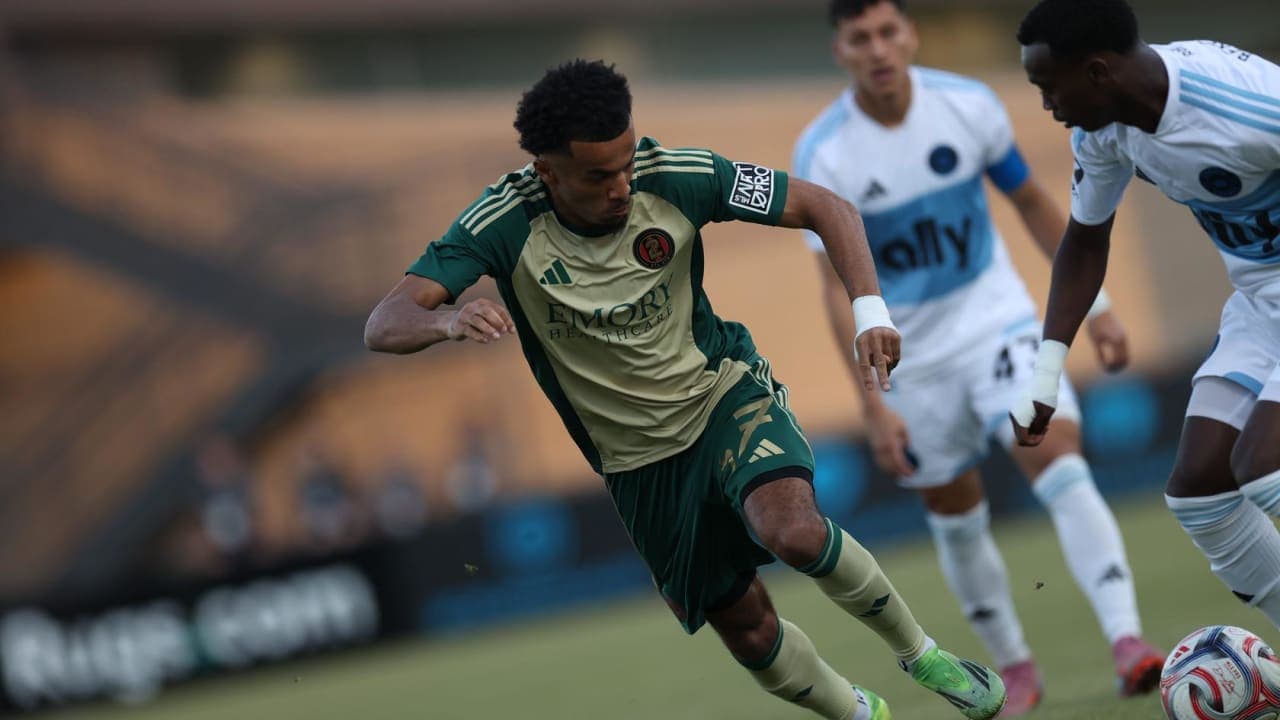 Atlanta United II player dribbling against Crown Legacy