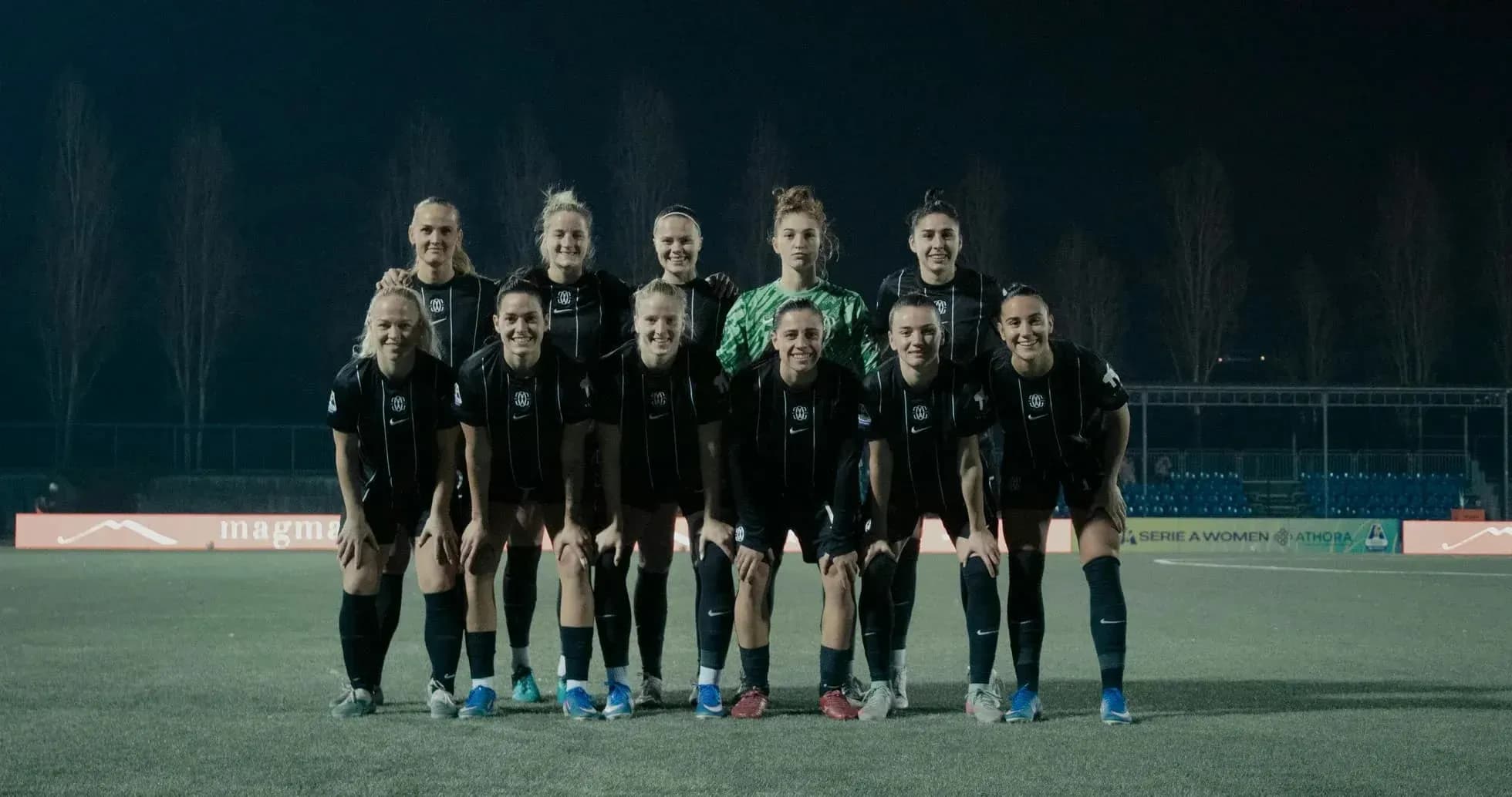Genoa Women's team posing for a photo