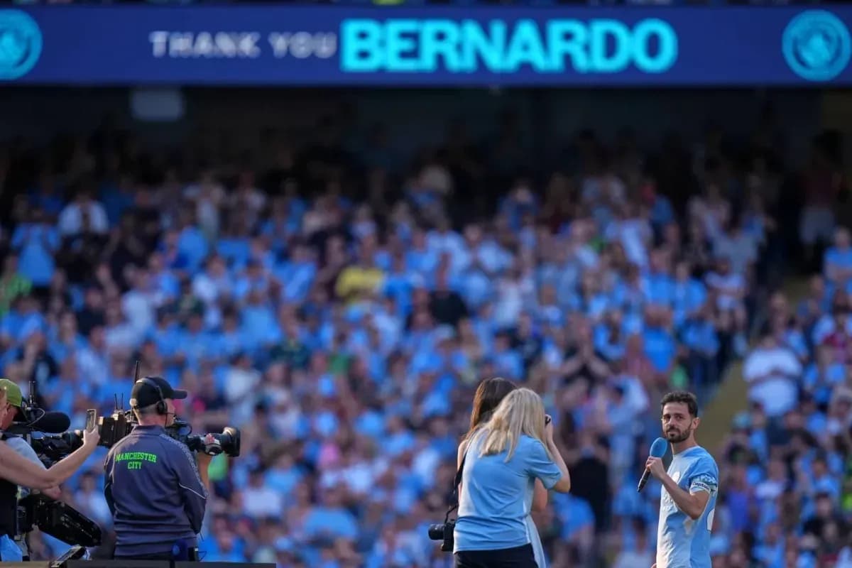 Player speaking to fans during farewell event