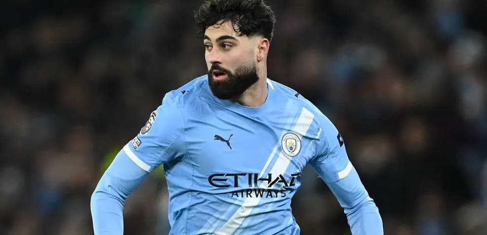Player in Manchester City jersey during match