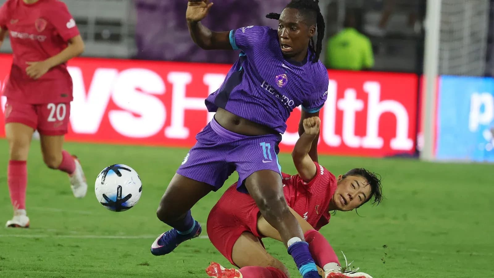 Player tackling during Orlando Pride vs North Carolina Courage match