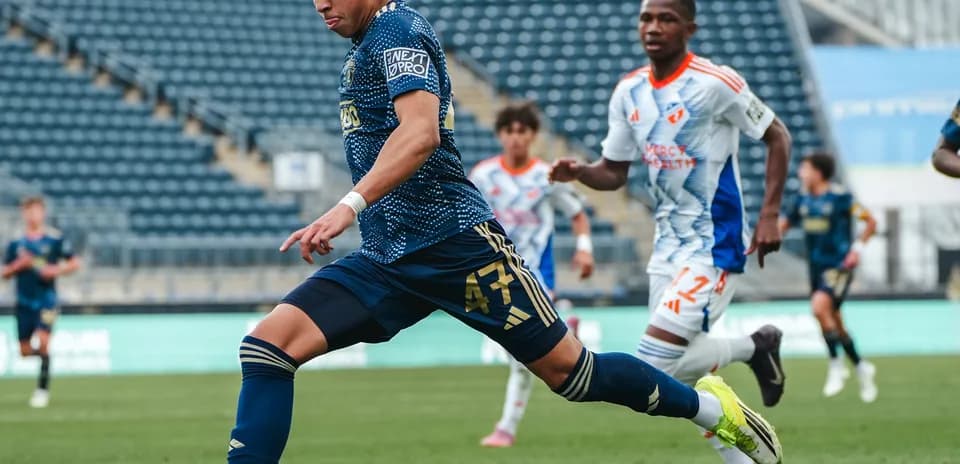 Player shooting the ball during Union II match